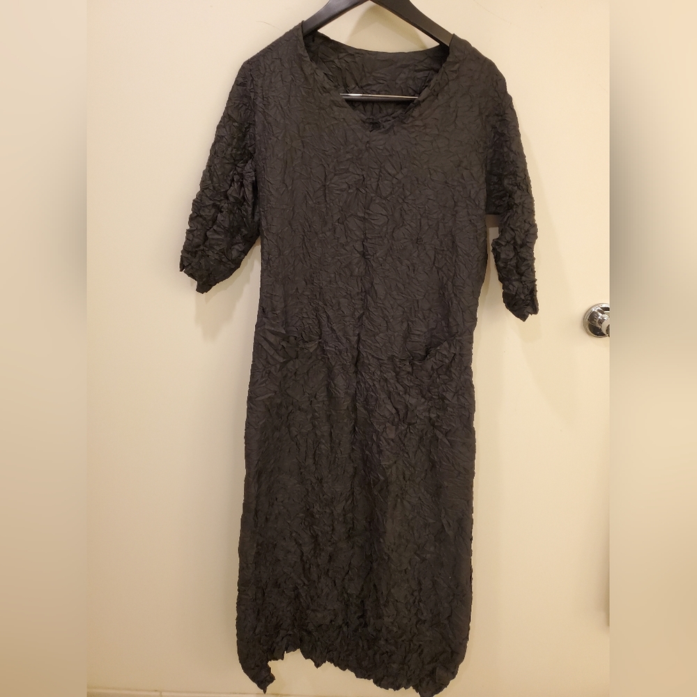 Babette Black Crinkled Maxi Dress - Elegant Everyday Style